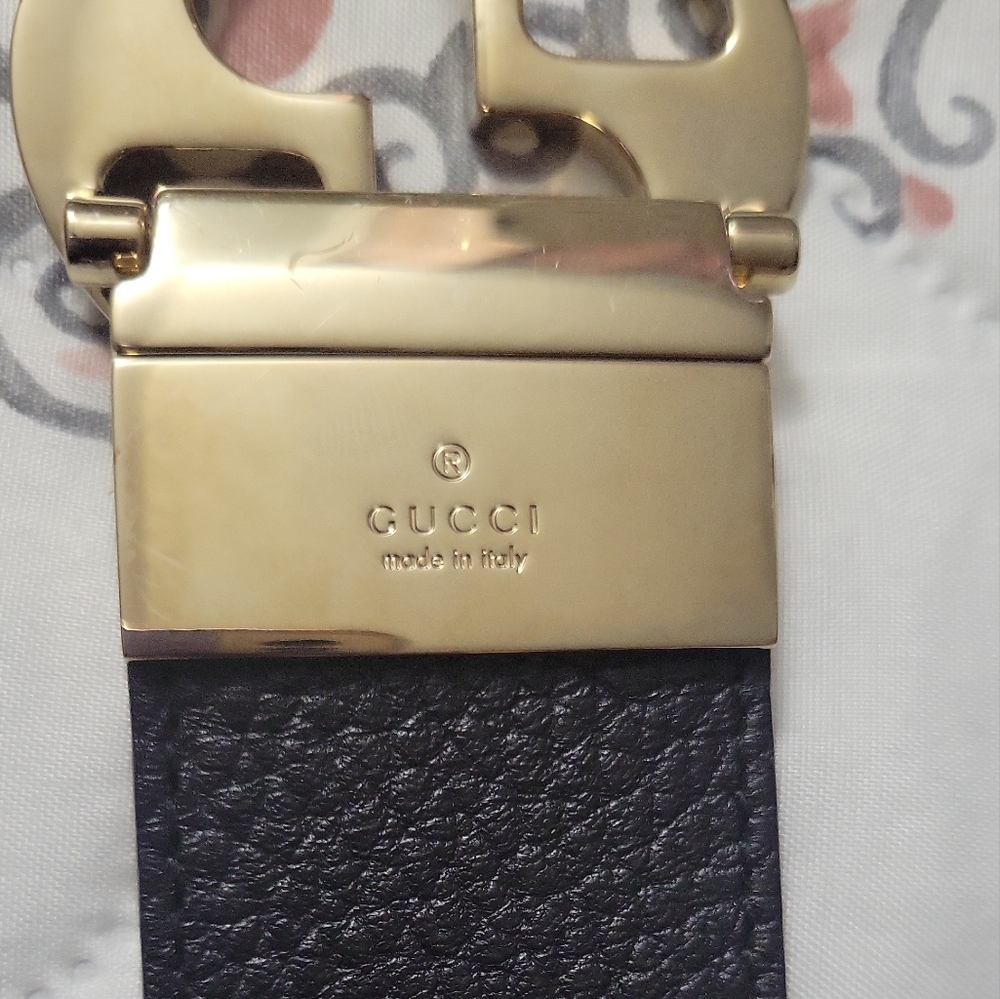 Black Gucci belt